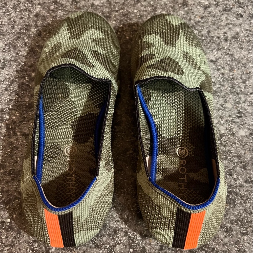 Adorable camo Rothy’s. In great condition - Picture 2 of 4
